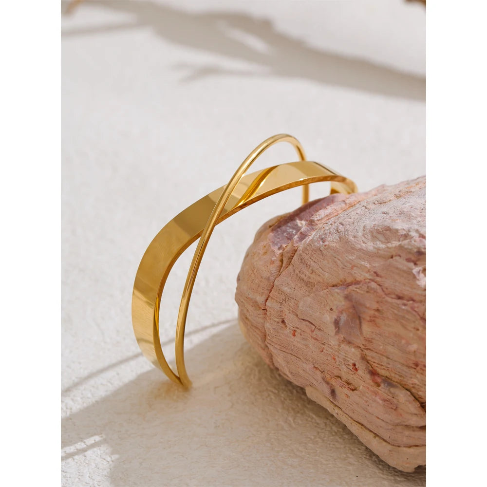Isalene  Bracelets Arden Twist Cuff