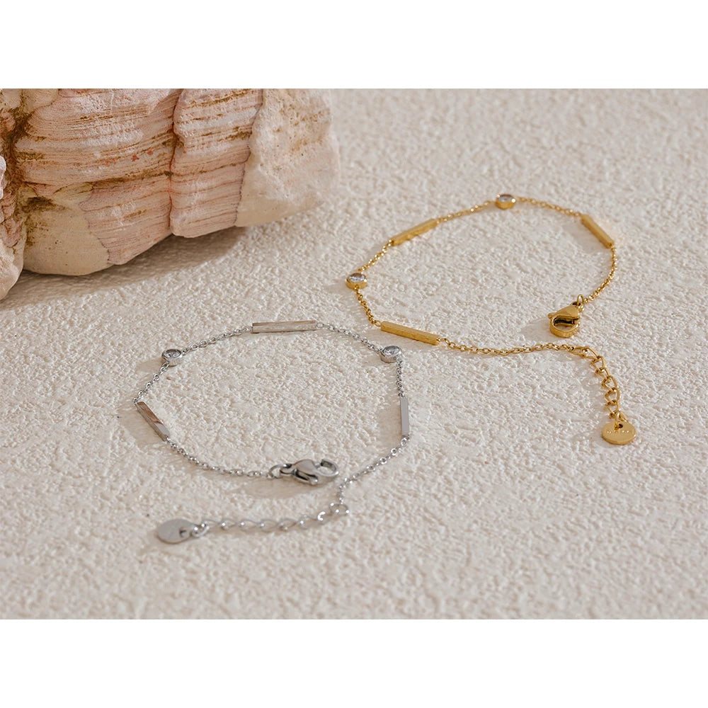 Isalene  Bracelets Elara Bar & Crystal Bracelet
