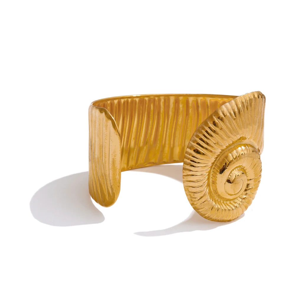Isalene  Bracelets Gold / Diameter: 58–60 mm Aurelia Shell Cuff