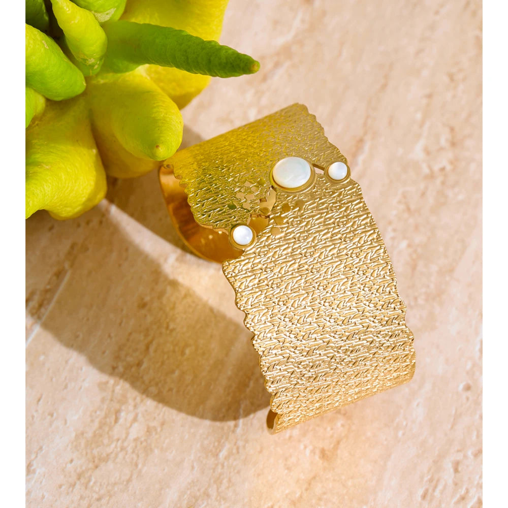 Isalene  Bracelets Gold Noemi Textured Pearl Cuff