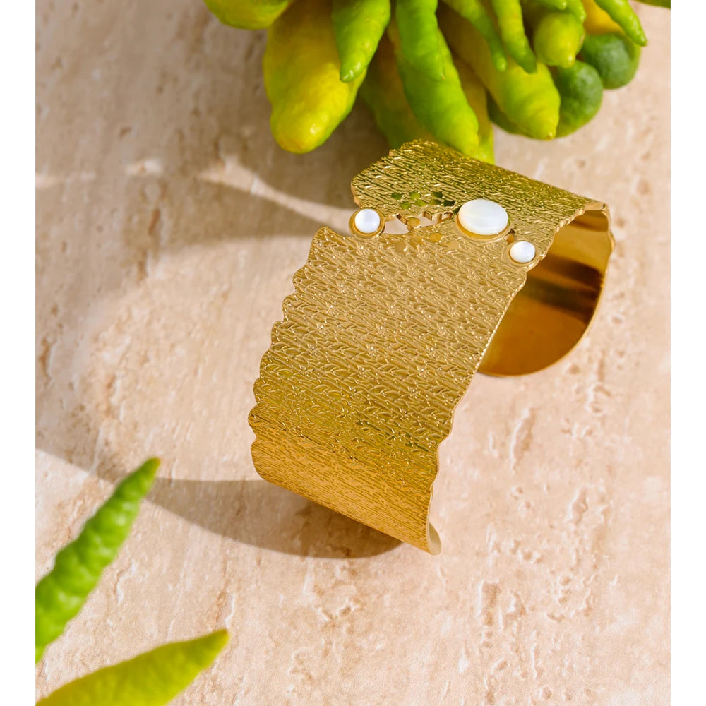 Isalene  Bracelets Gold Noemi Textured Pearl Cuff