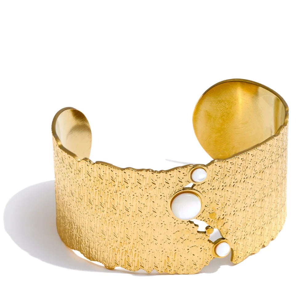 Isalene  Bracelets Gold Noemi Textured Pearl Cuff