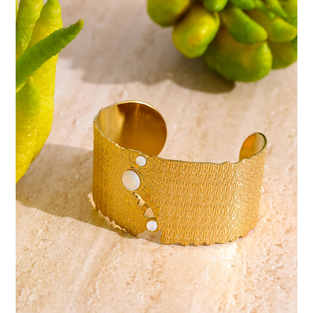 Isalene  Bracelets Gold Noemi Textured Pearl Cuff