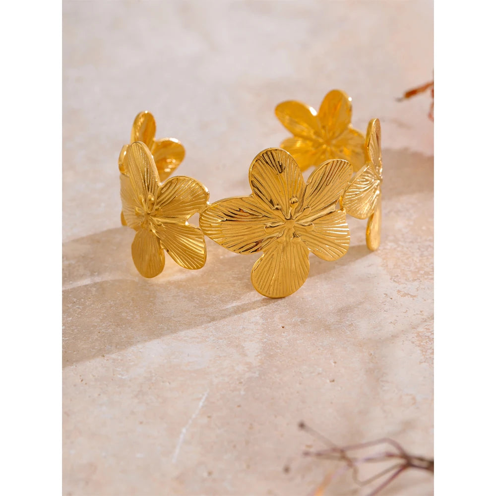 Isalene  Bracelets Gold Solenne Bloom Cuff