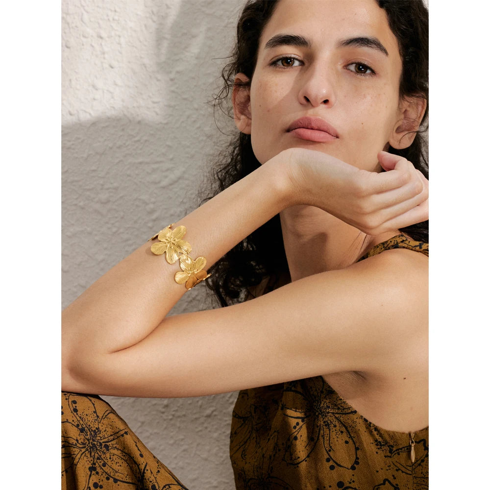 Isalene  Bracelets Gold Solenne Bloom Cuff