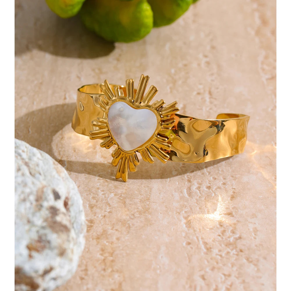Isalene  Bracelets Gold Valentina Radiant Heart Cuff