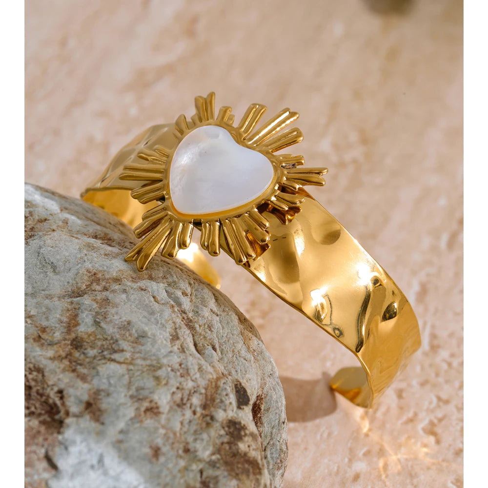 Isalene  Bracelets Gold Valentina Radiant Heart Cuff