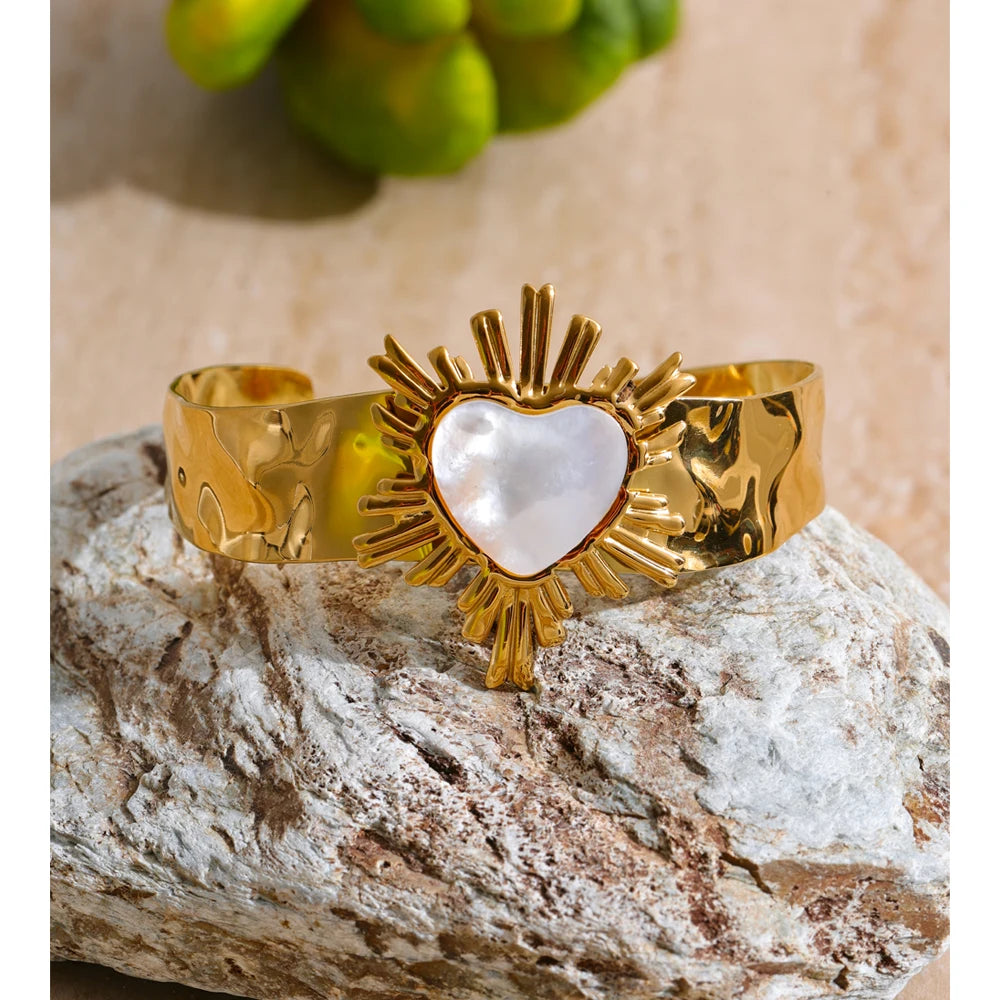 Isalene  Bracelets Gold Valentina Radiant Heart Cuff