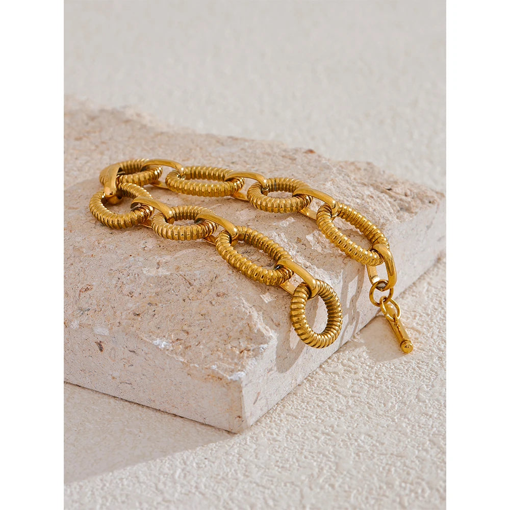 Isalene  Bracelets Radiant Link Circle Bracelet