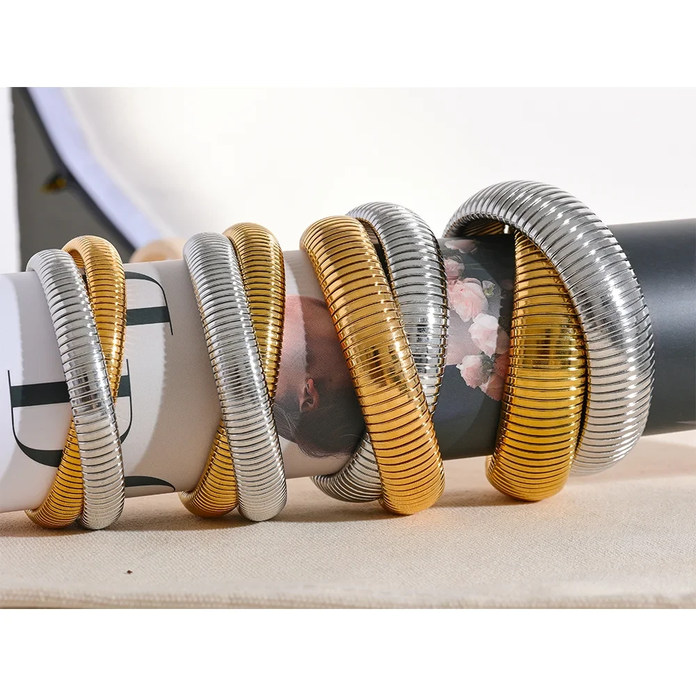 Isalene  Bracelets Twist Harmony Bangle