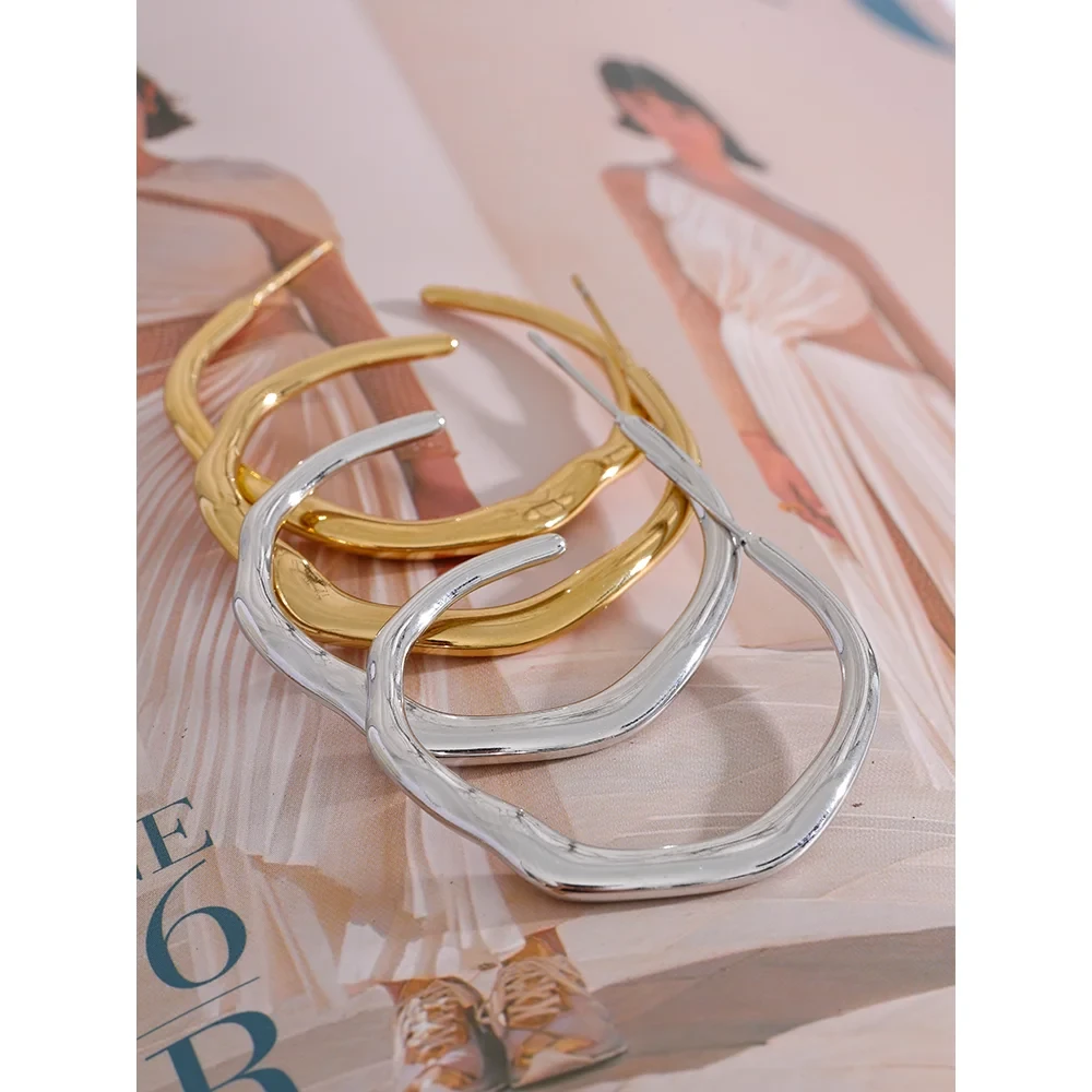Isalene  Earrings Aria Wave Hoop Earrings