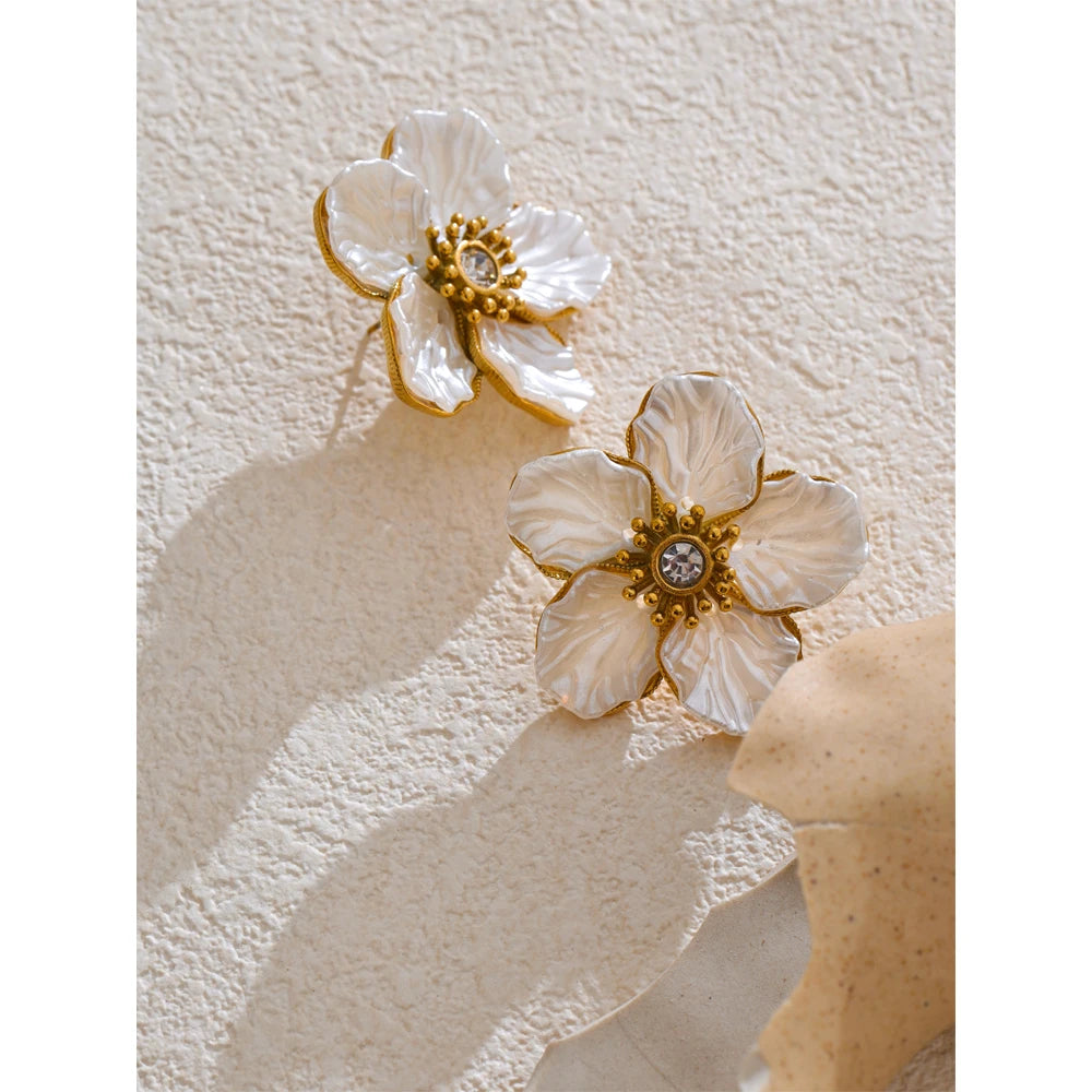 Isalene  Earrings Gold / Mother-of-Pearl Pearl Bloom Stud Earrings