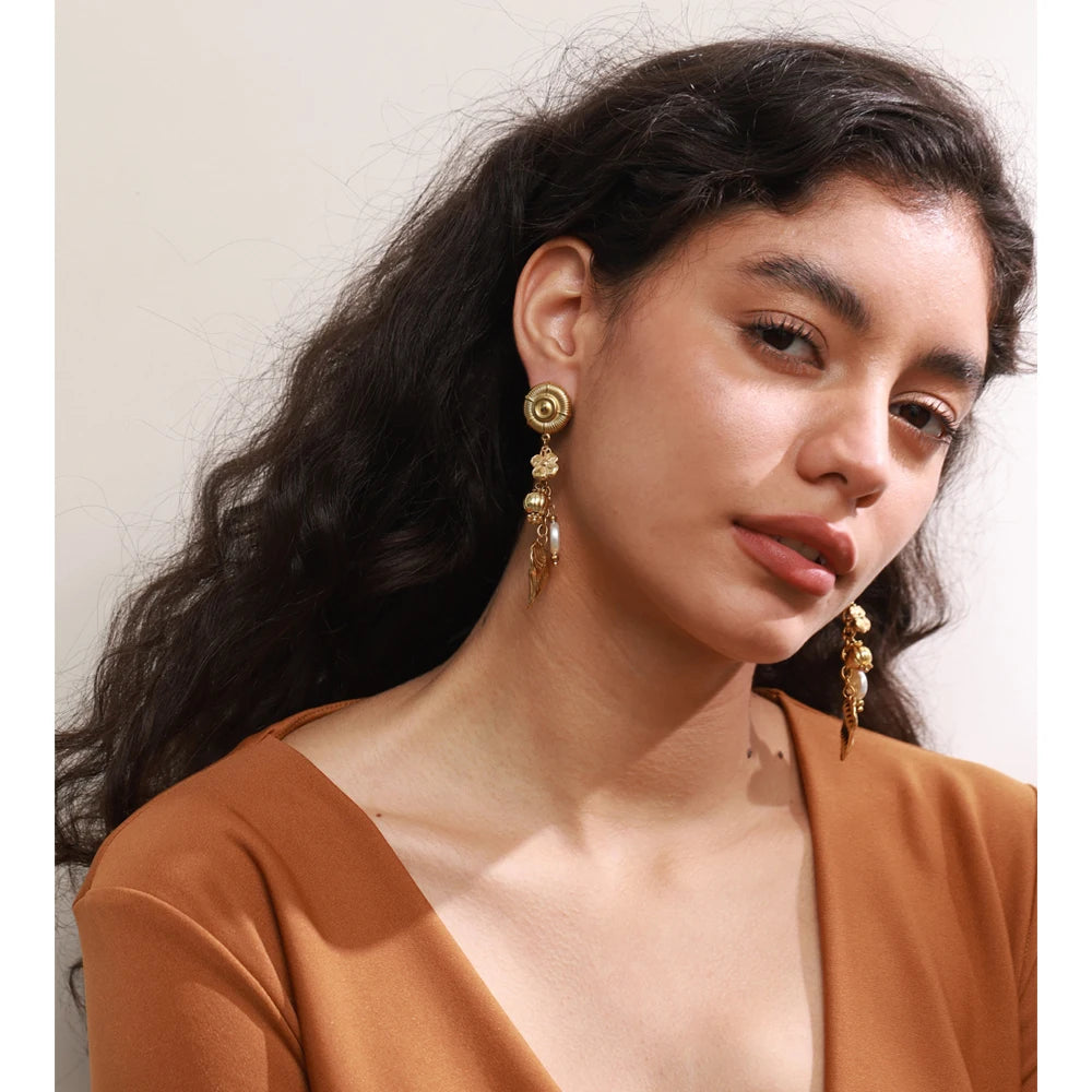 Isalene  Earrings Gold / One Size Amora Sculpted Heart Drop Earrings