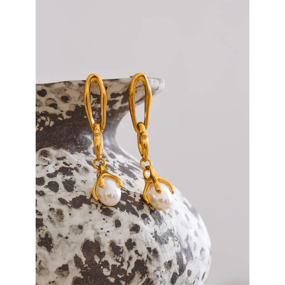 Isalene  Earrings Gold Vivienne Pearl Earrings