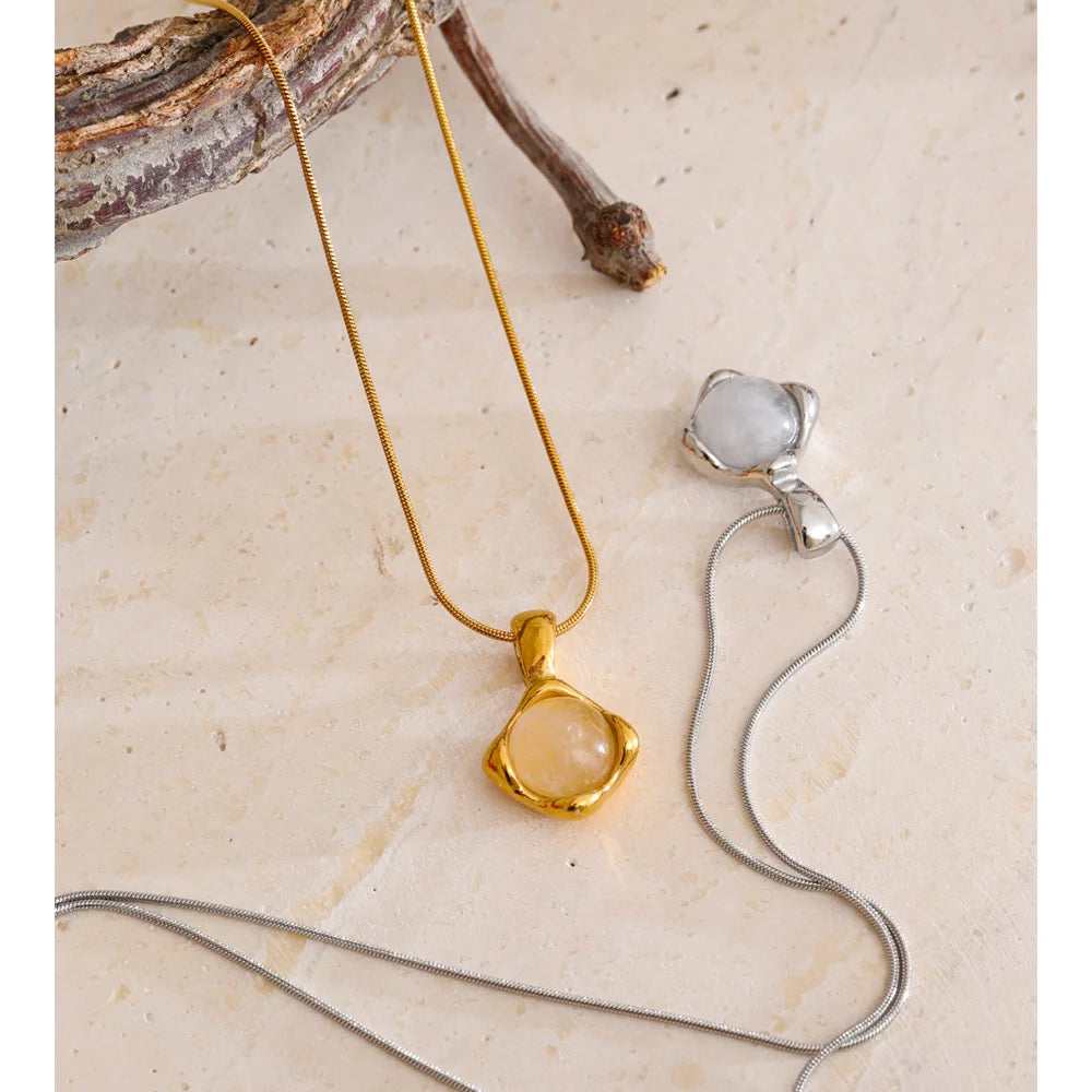 Isalene  Necklaces Aurelia Stone Pendant Necklace