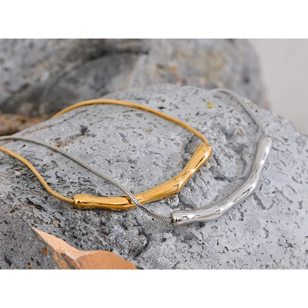 Isalene  Necklaces Aurora Fluid Bar Necklace