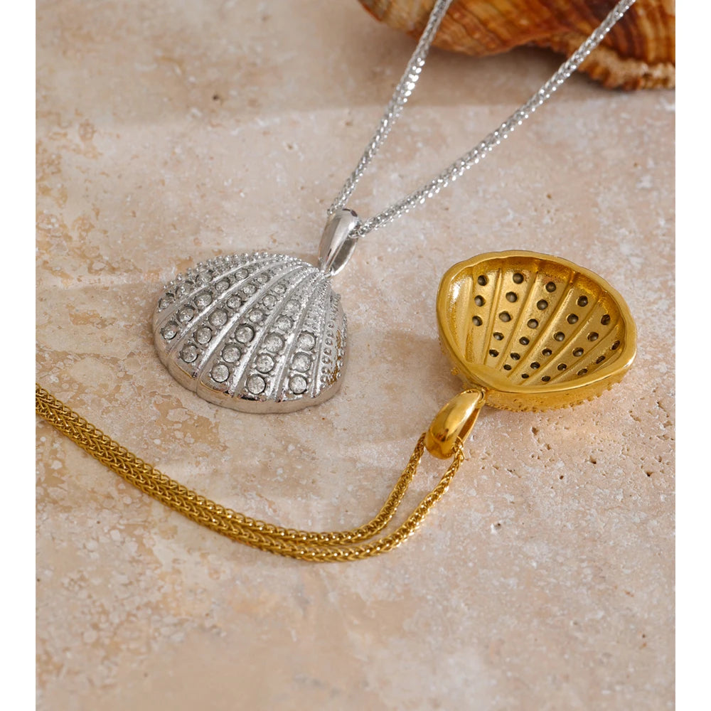 Isalene  Necklaces Caspia Shell Necklace
