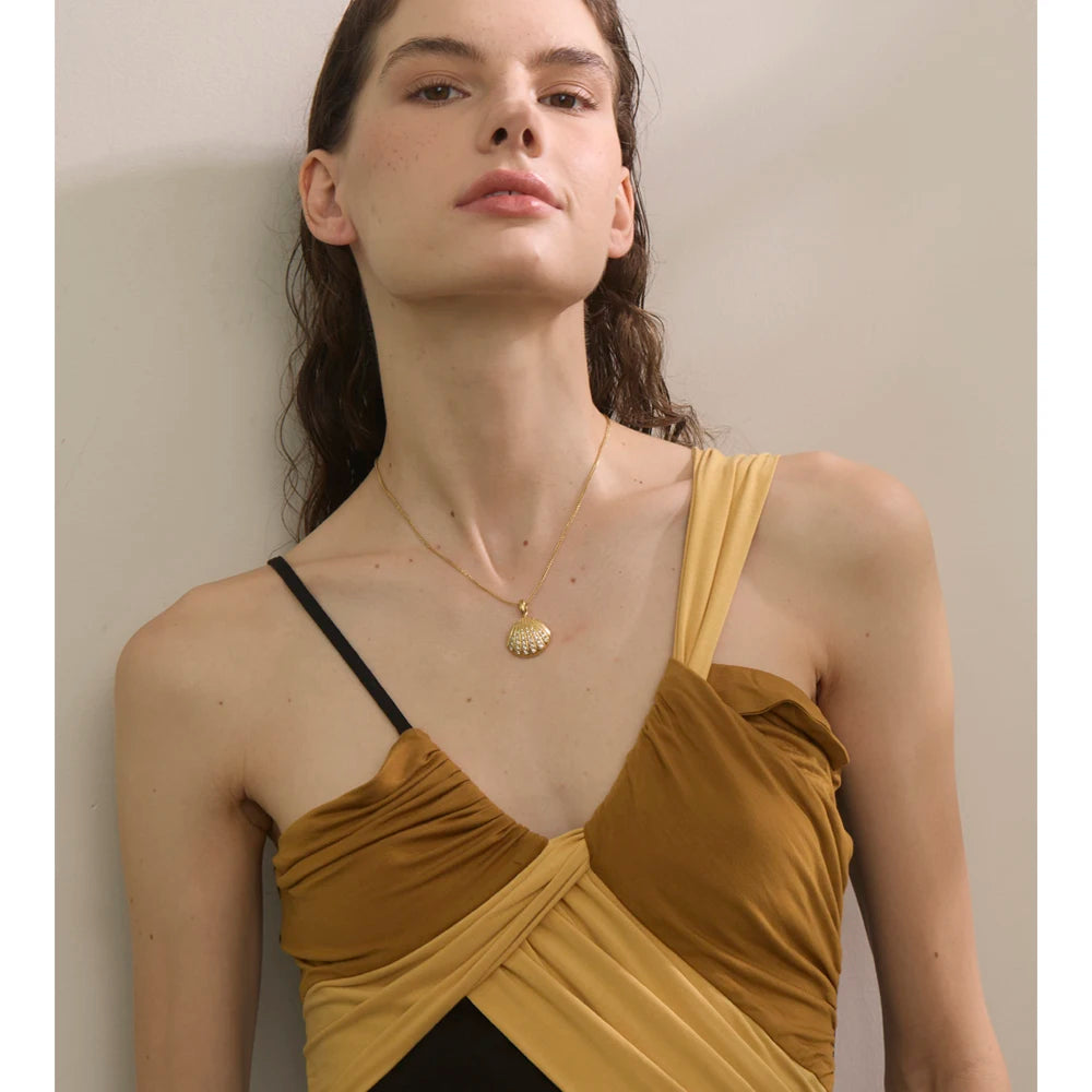 Isalene  Necklaces Caspia Shell Necklace
