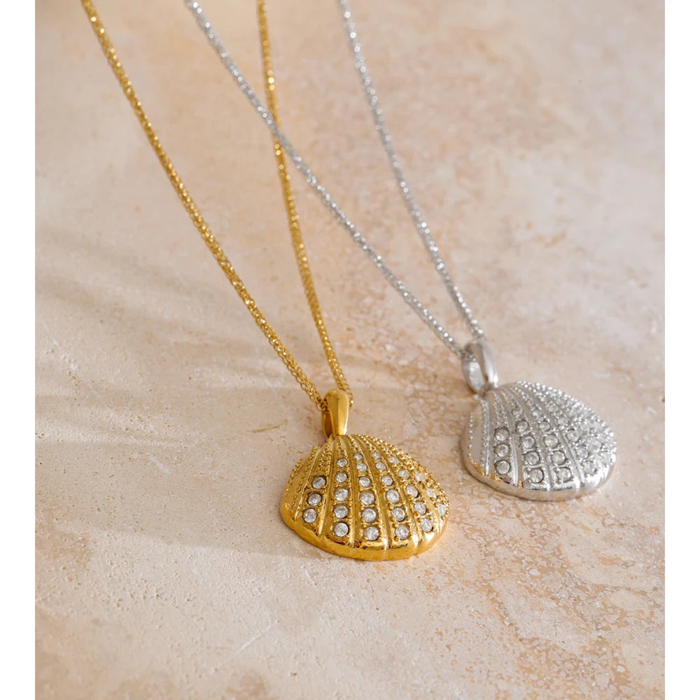 Isalene  Necklaces Caspia Shell Necklace