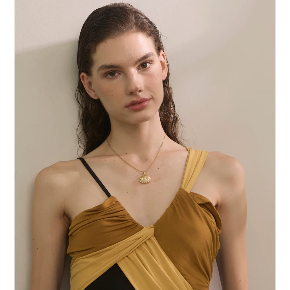 Isalene  Necklaces Caspia Shell Necklace