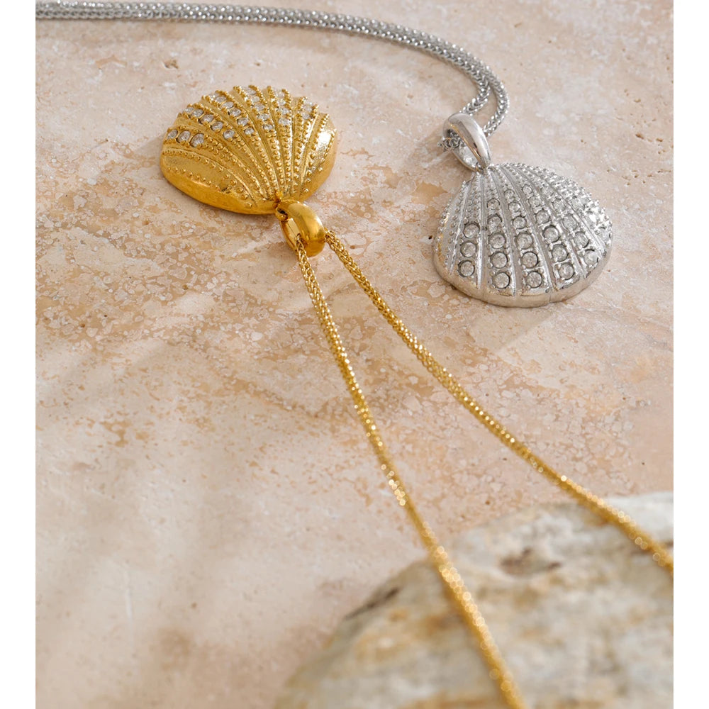 Isalene  Necklaces Caspia Shell Necklace