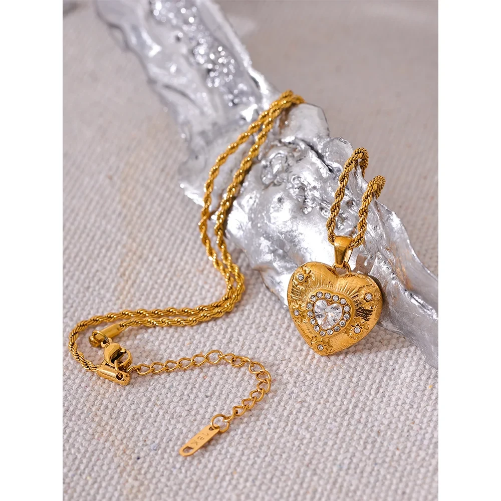 Isalene  Necklaces Gold Aurora Radiant Heart Necklace