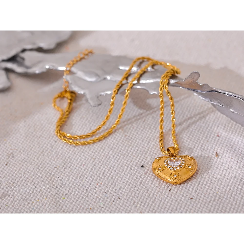 Isalene  Necklaces Gold Aurora Radiant Heart Necklace