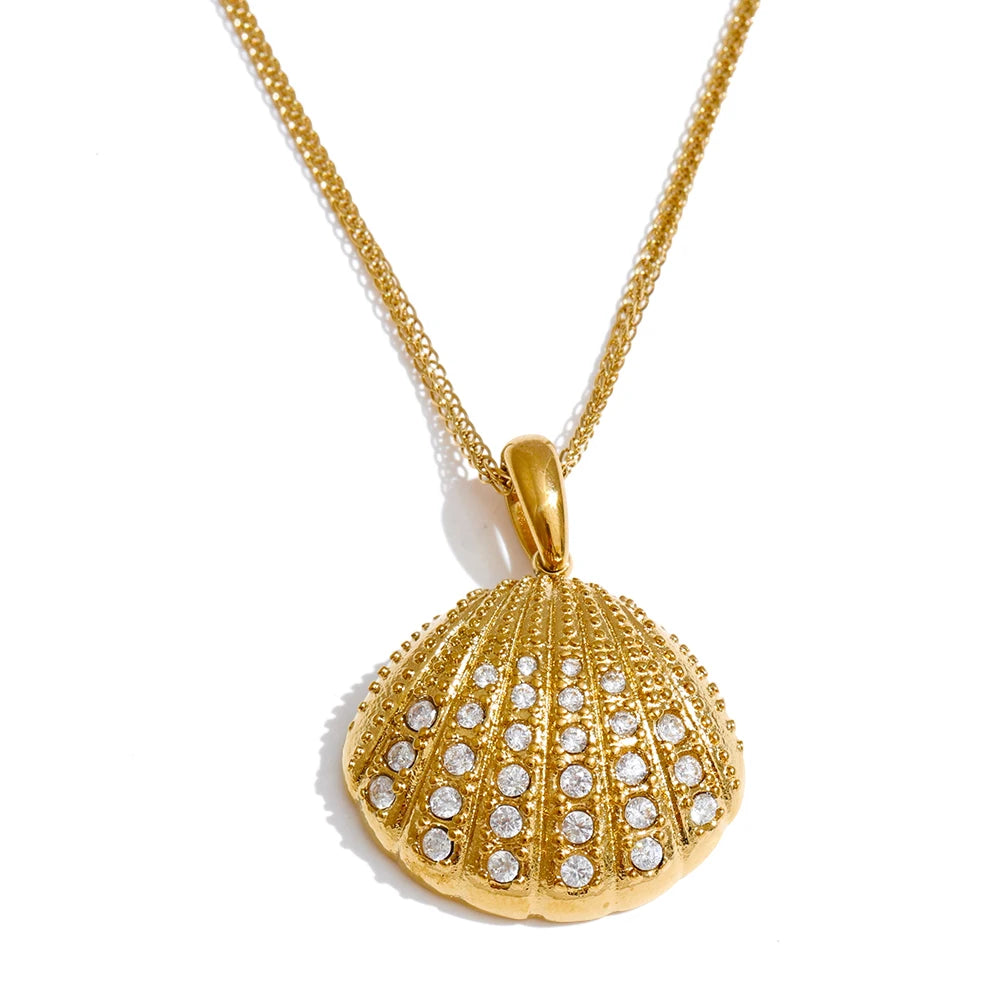 Isalene  Necklaces Gold Caspia Shell Necklace