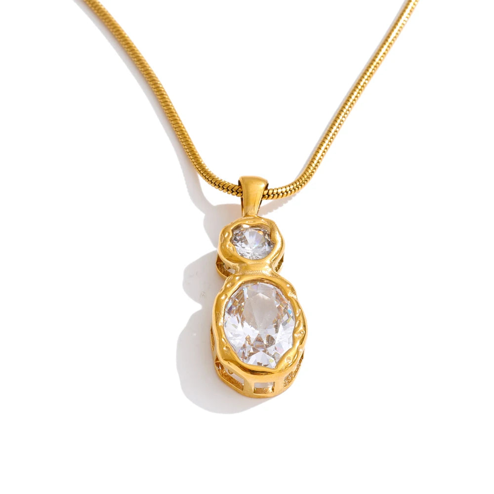 Isalene  Necklaces Gold Elara Pendant Necklace