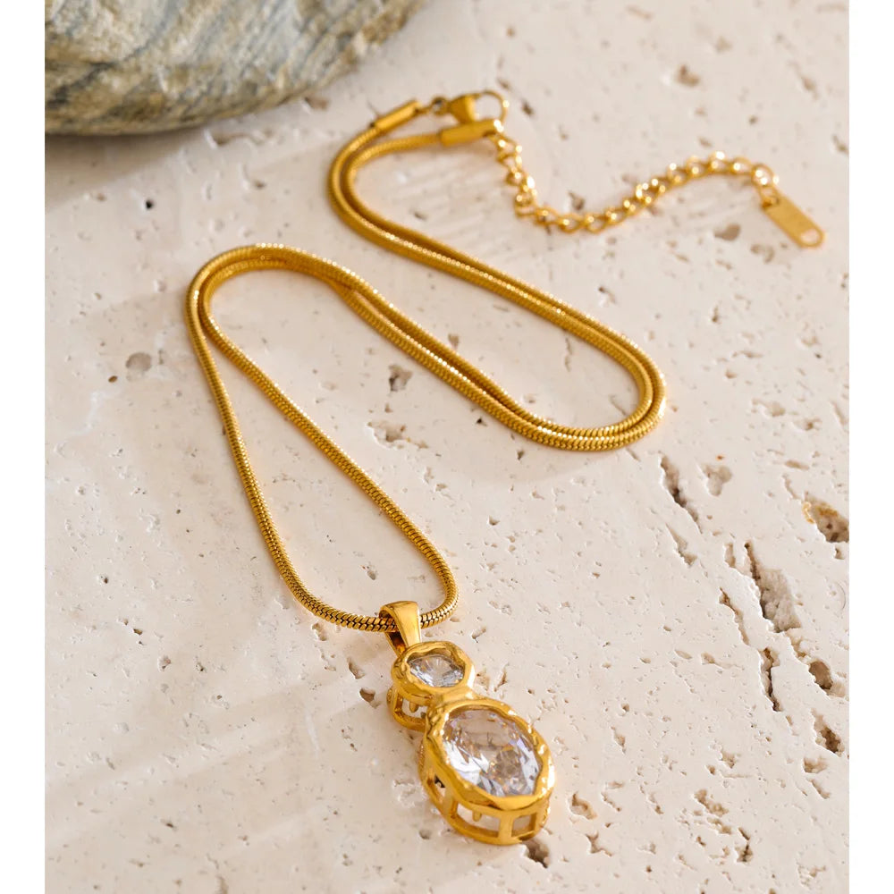 Isalene  Necklaces Gold Elara Pendant Necklace
