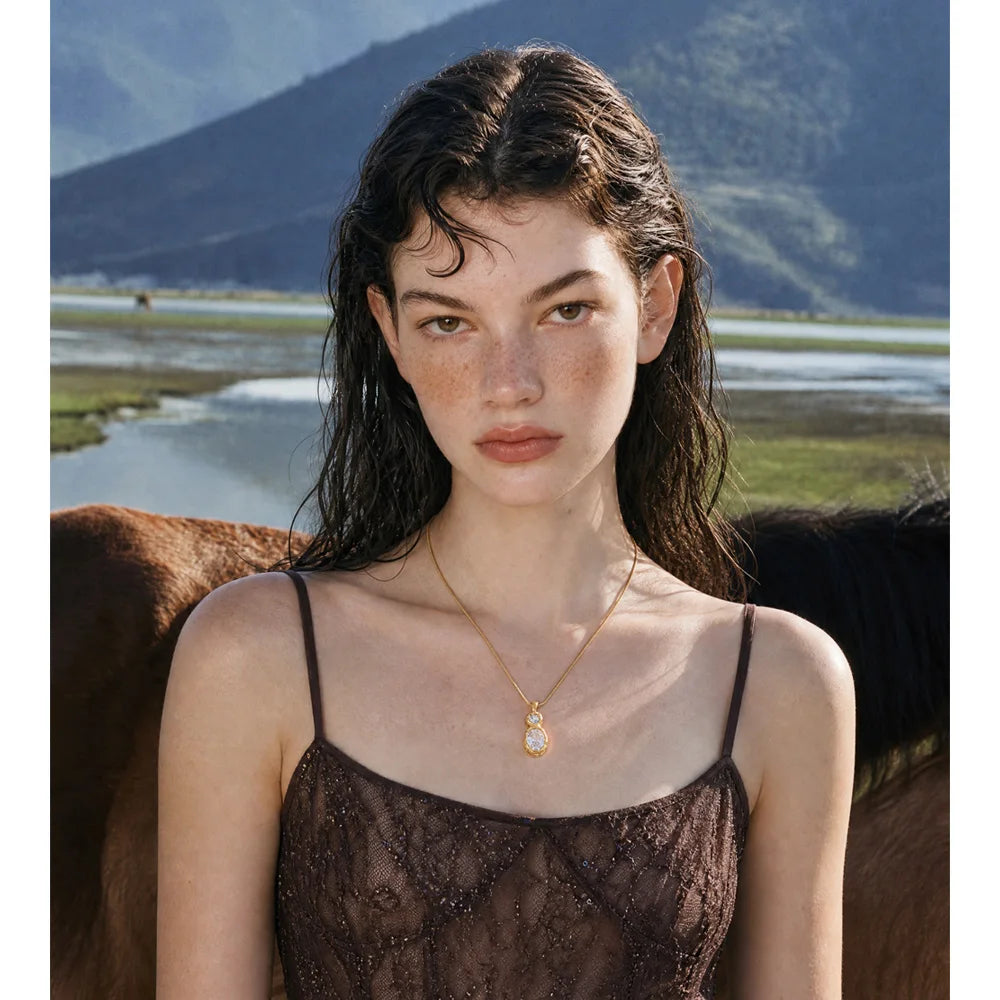 Isalene  Necklaces Gold Elara Pendant Necklace