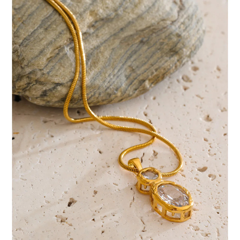 Isalene  Necklaces Gold Elara Pendant Necklace