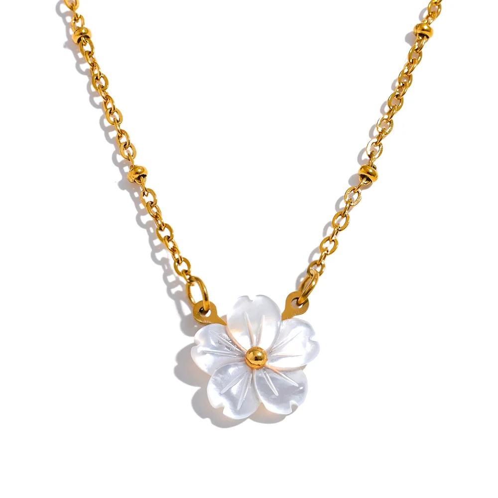 Isalene  Necklaces Gold Fleurine Blossom Necklace