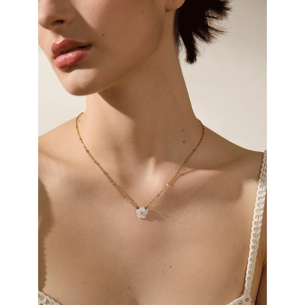 Isalene  Necklaces Gold Fleurine Blossom Necklace