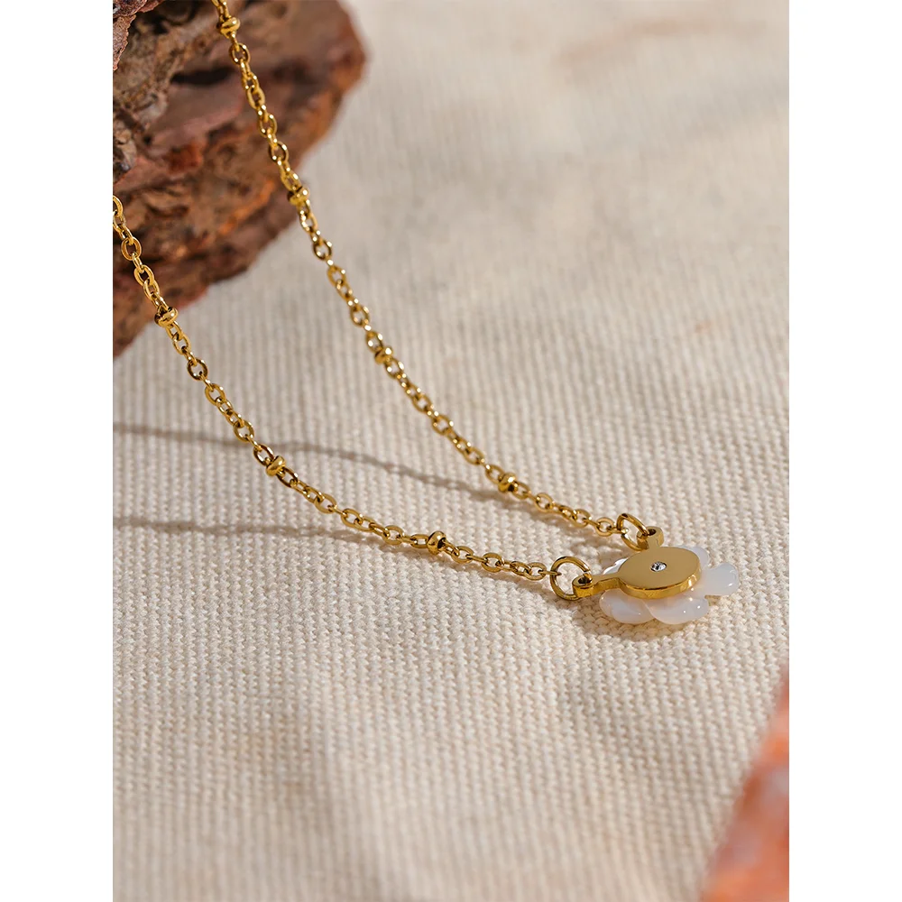 Isalene  Necklaces Gold Fleurine Blossom Necklace