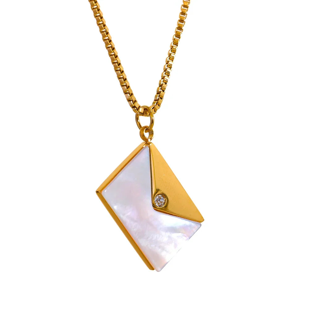 Isalene  Necklaces Gold Maren Pendant Necklace