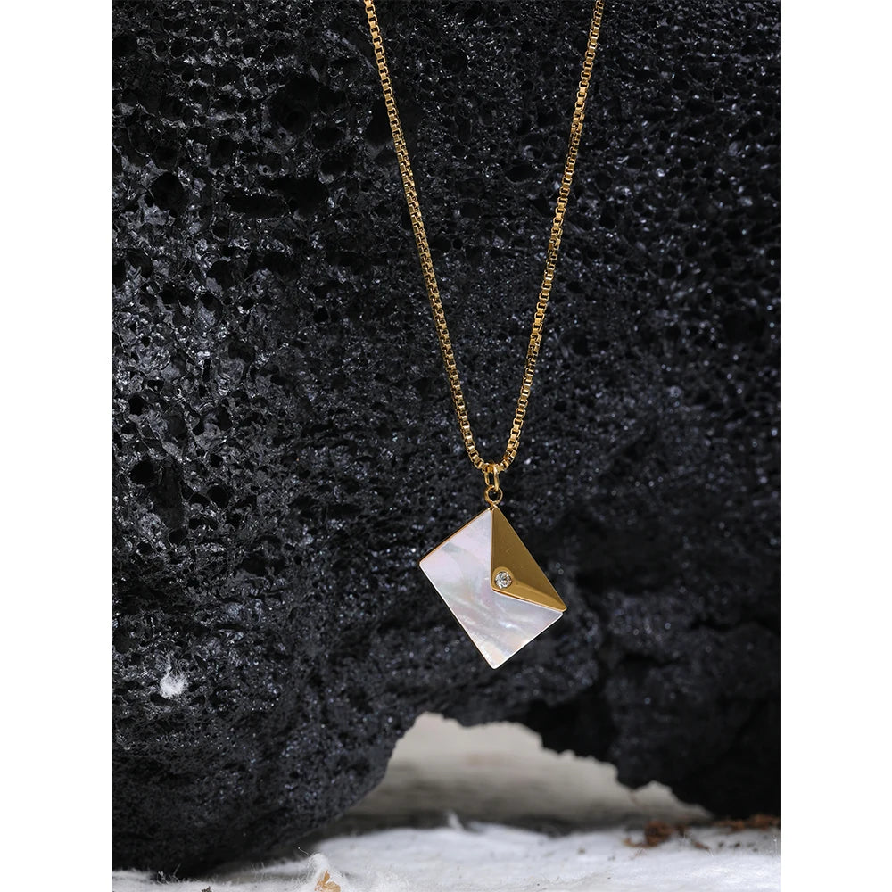 Isalene  Necklaces Gold Maren Pendant Necklace