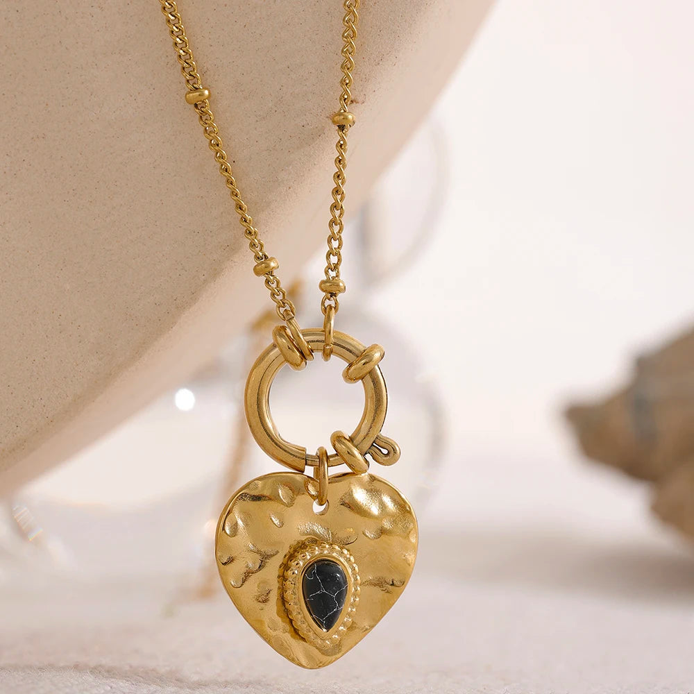 Isalene  Necklaces Gold Onyx Heart Necklace