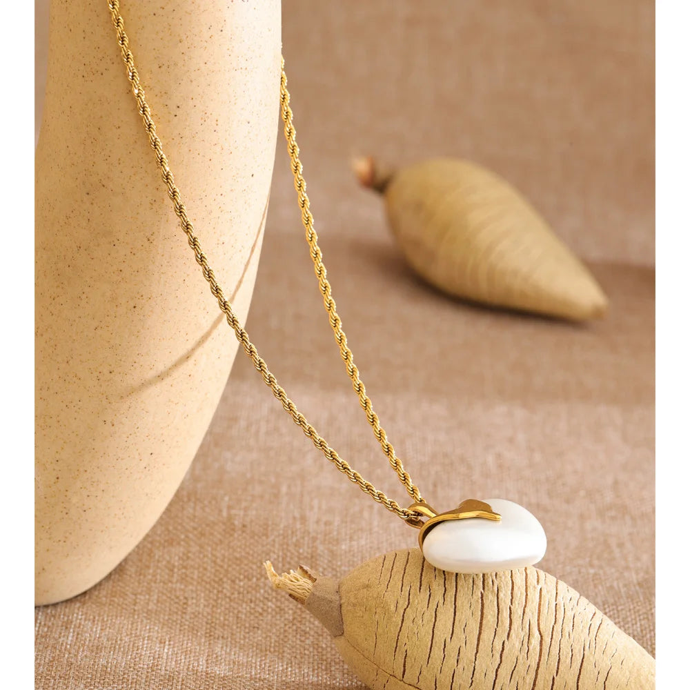 Isalene  Necklaces Gold Pearl Heart Pendant Necklace