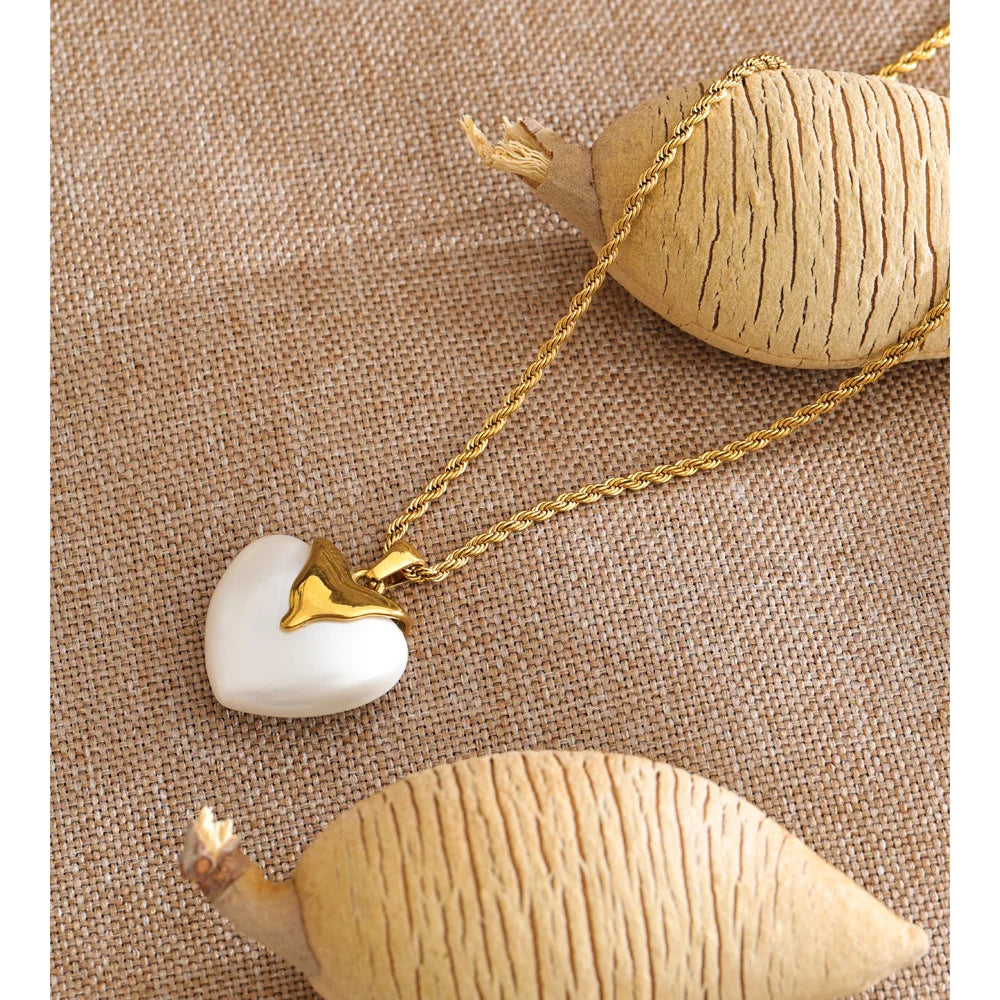Isalene  Necklaces Gold Pearl Heart Pendant Necklace