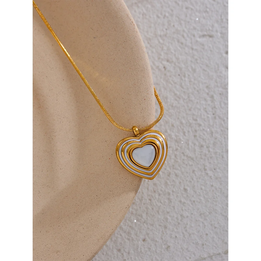 Isalene  Necklaces Gold Retro Heart Pendant Necklace