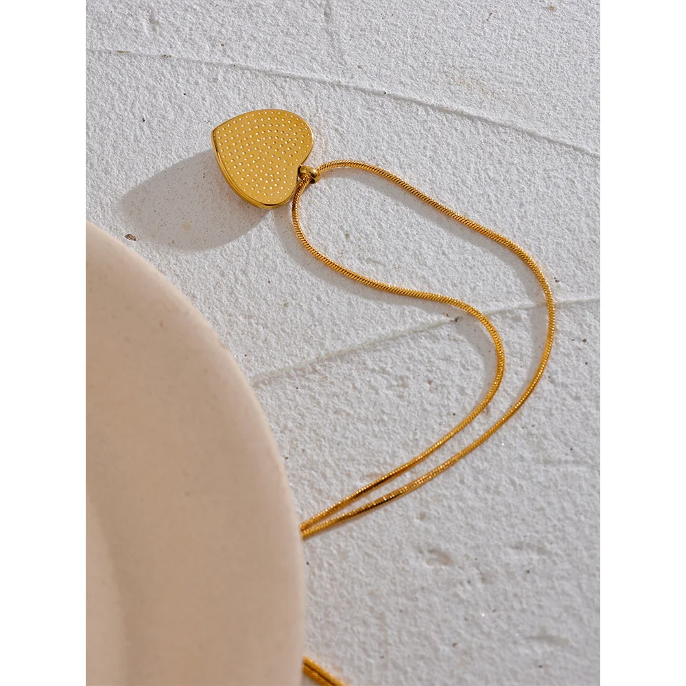 Isalene  Necklaces Gold Retro Heart Pendant Necklace