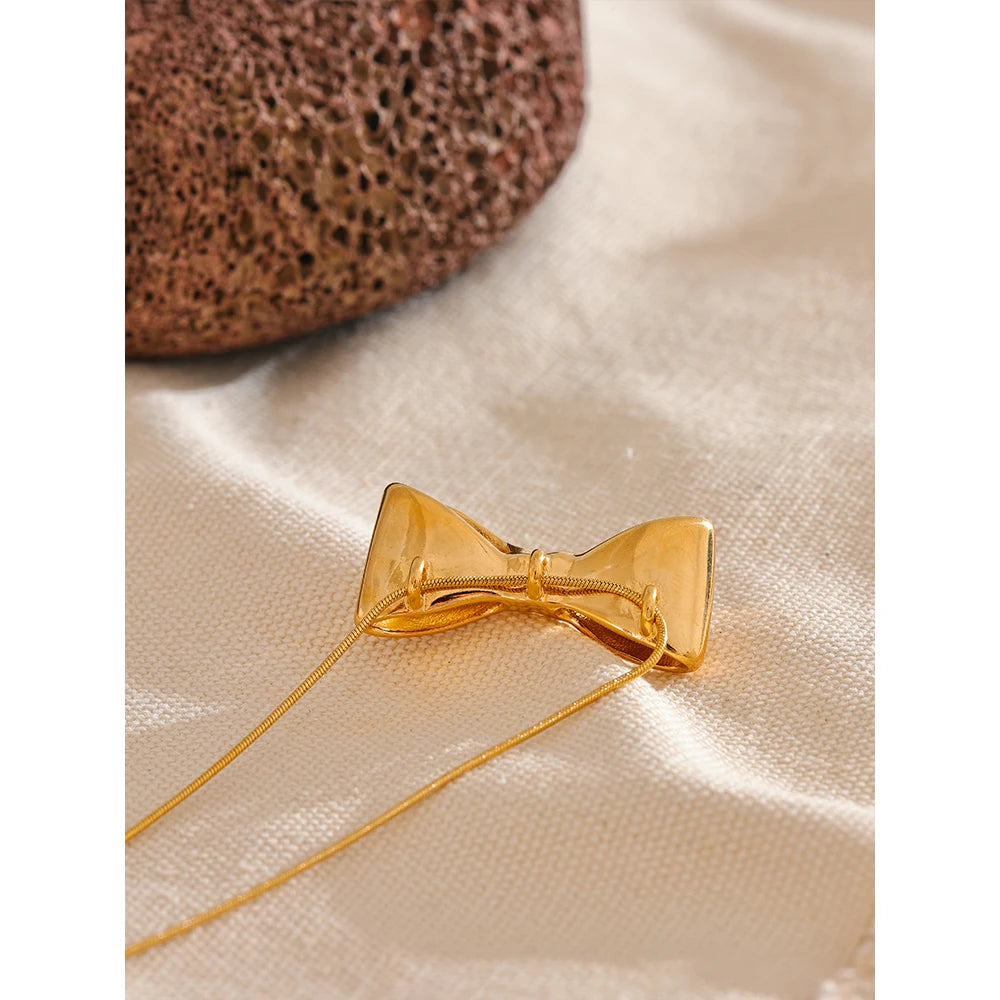 Isalene  Necklaces Gold Sabine Bow Necklace