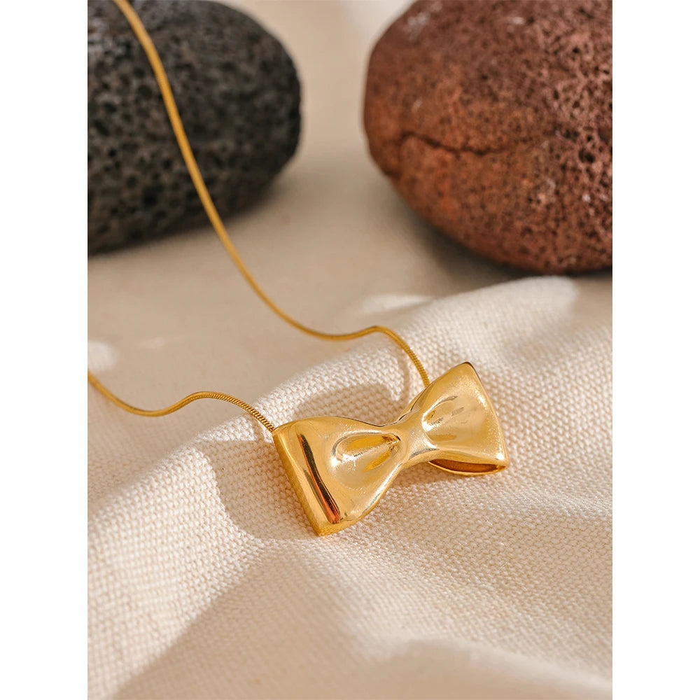 Isalene  Necklaces Gold Sabine Bow Necklace