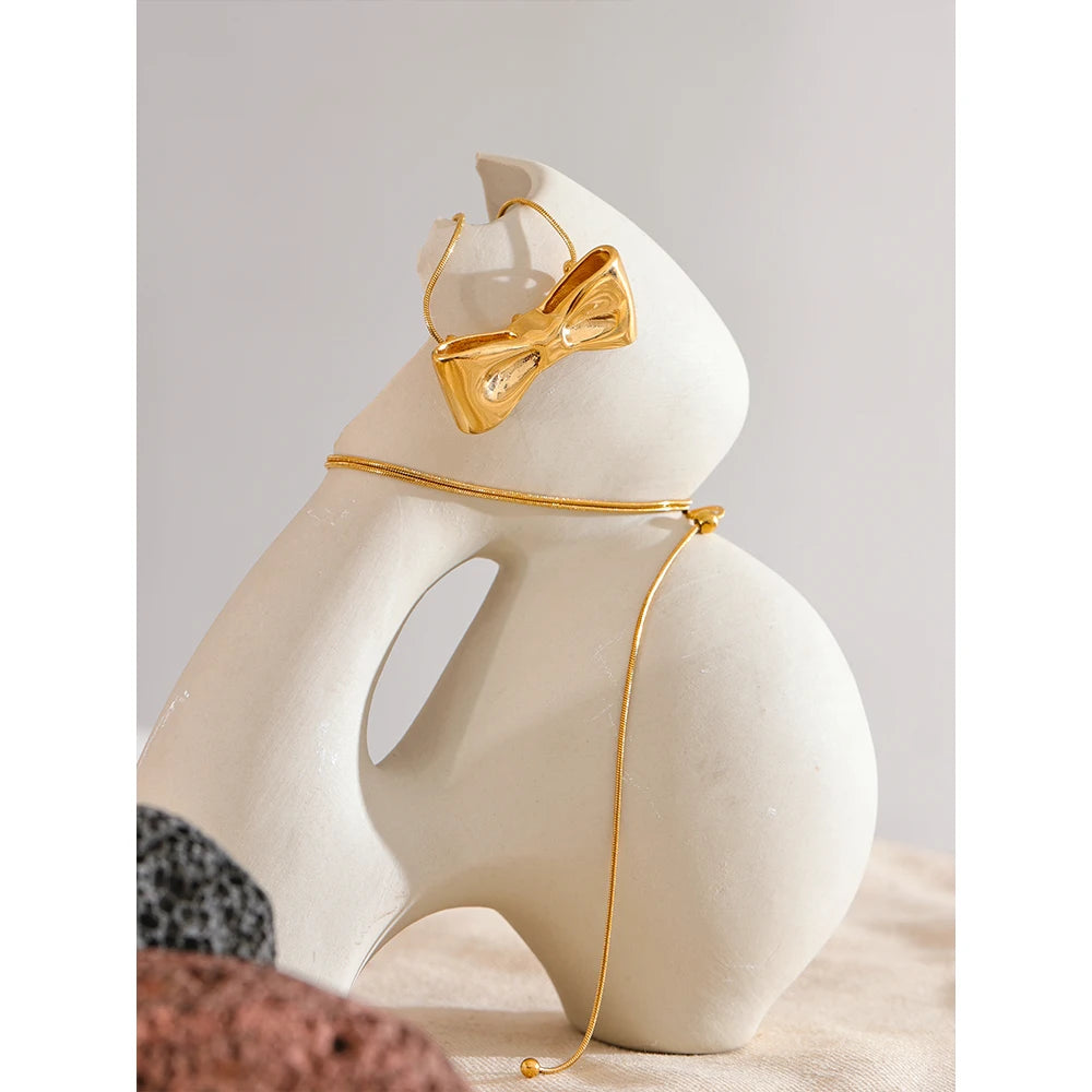 Isalene  Necklaces Gold Sabine Bow Necklace