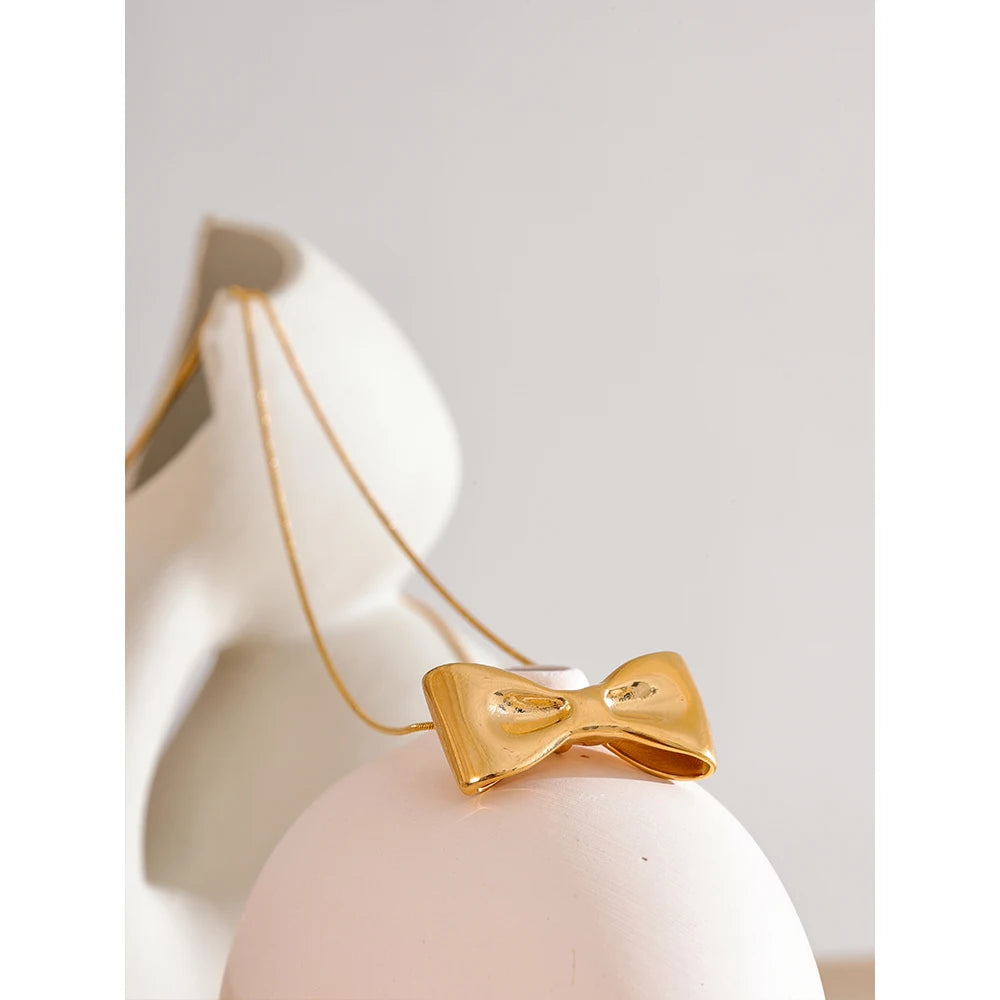 Isalene  Necklaces Gold Sabine Bow Necklace