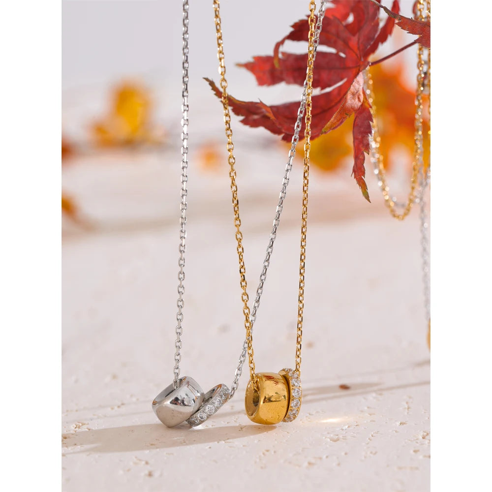 Isalene  Necklaces Noemi Lariat Necklace
