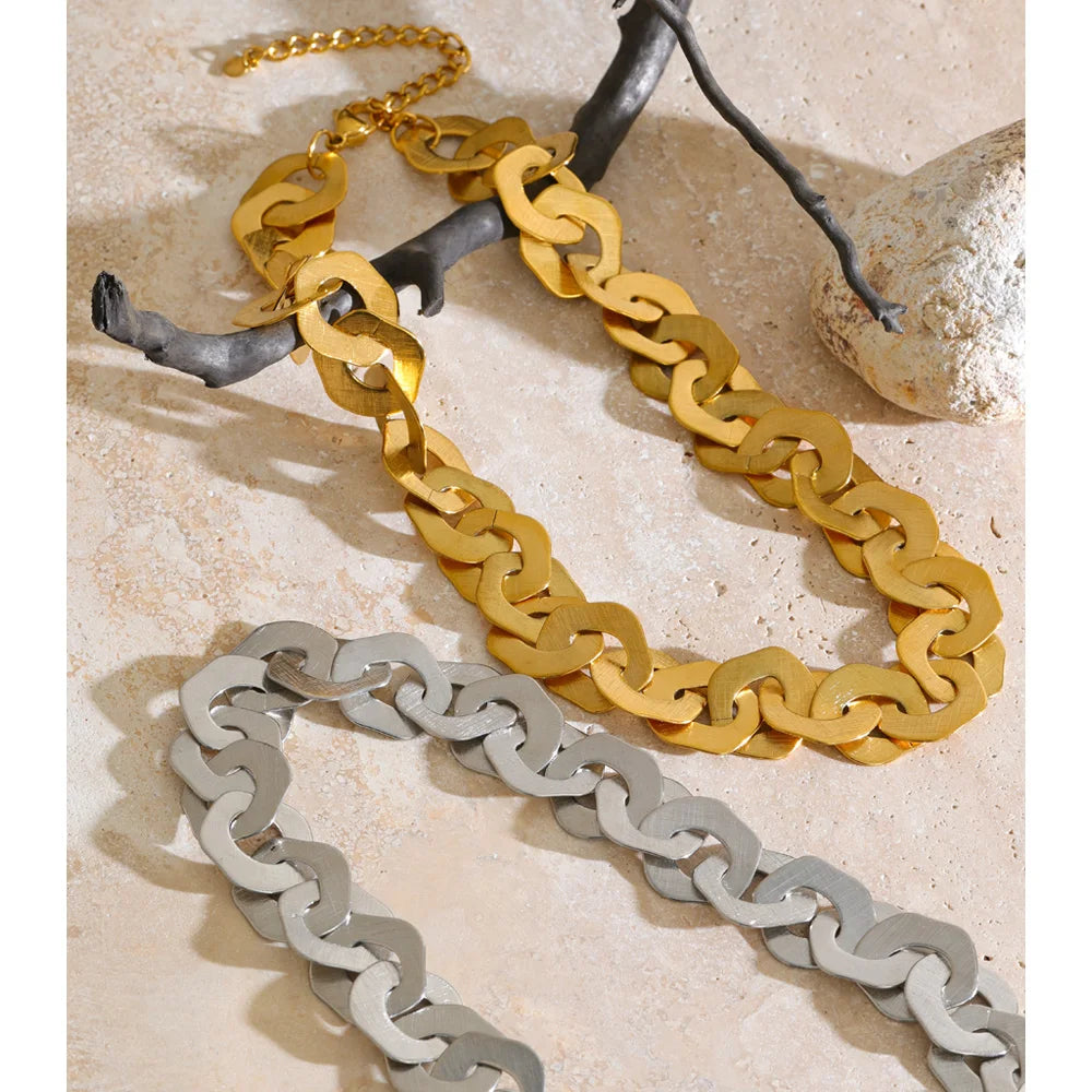 Isalene  Necklaces Sculpted Link Necklace