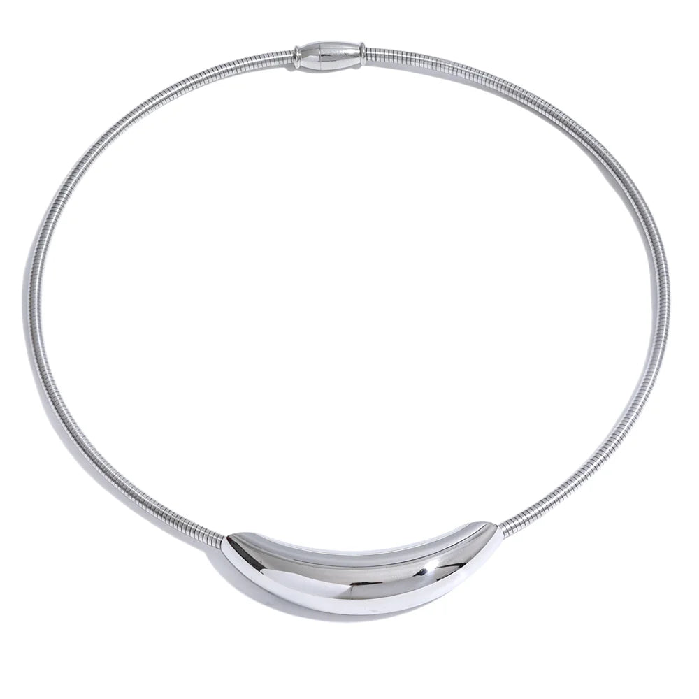 Isalene  Necklaces Silver Luna Curve Collar