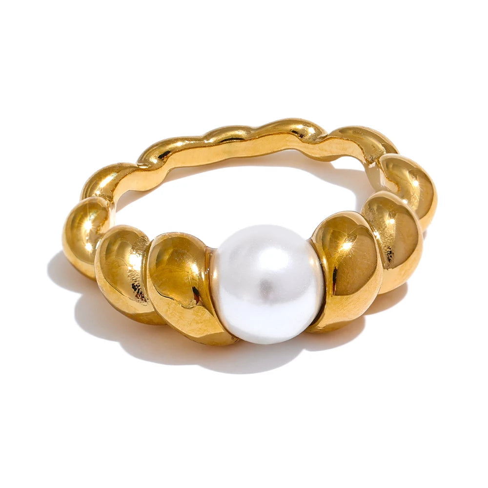 Isalene  Ring Gold / 6 Luna Pearl Ring